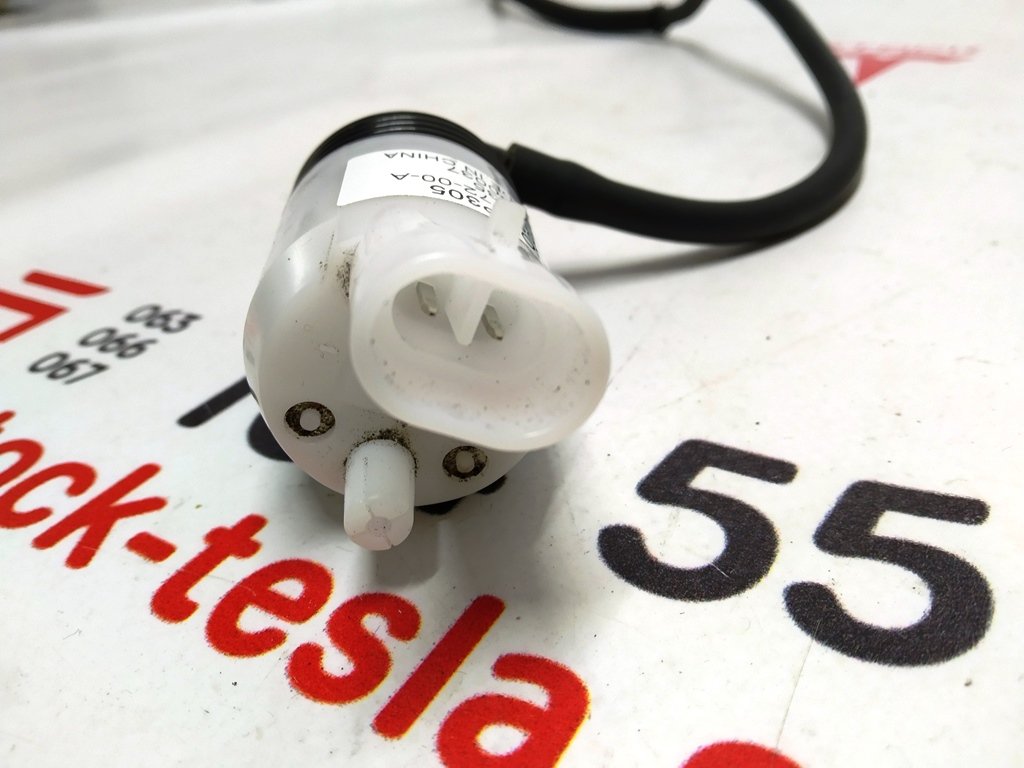 5 Pompa zbiornika spryskiwacza szyby przedniej 37,7 psi Tesla Model X 1056772-00-A